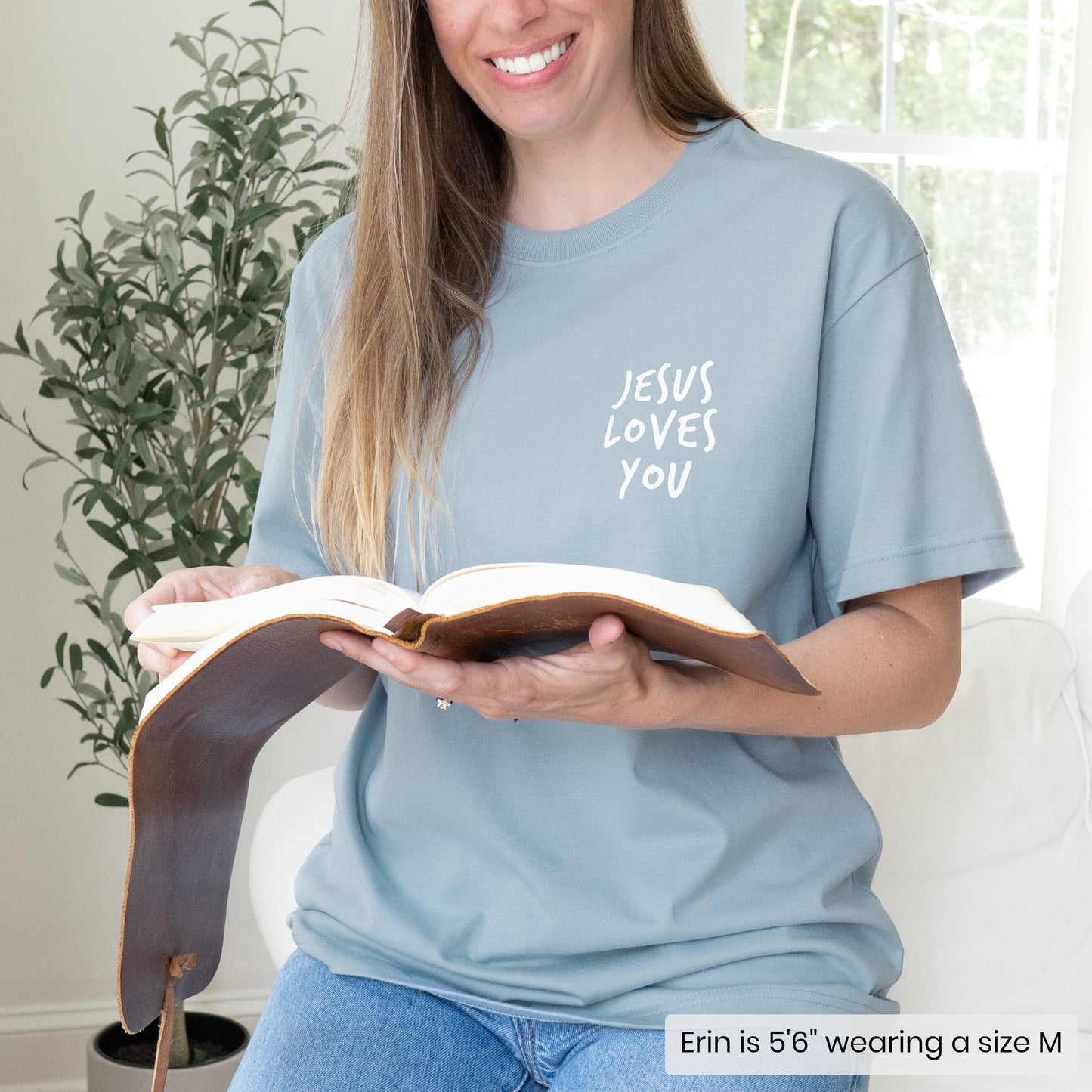 JESUS LOVES YOU ASL BOXY T-SHIRT (POCKET + BACK)